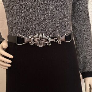 Chico's vintage Elegant Black leather adjustable belt with large Silver buckle